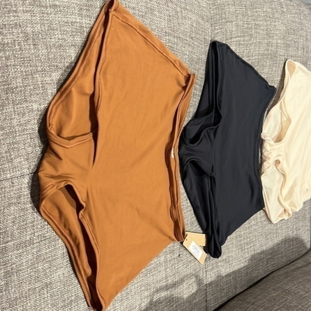 Skims Fits Everybody Boy Shorts - Picture 2 of 8